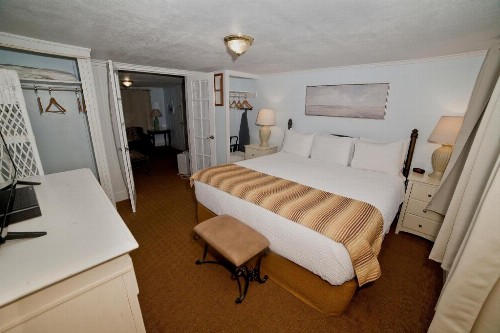 Georgianne Inn & Suites - image 17