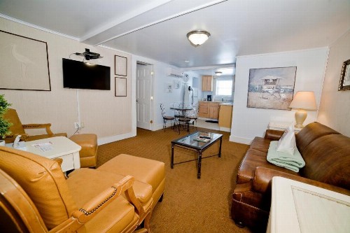 Georgianne Inn & Suites - image 21