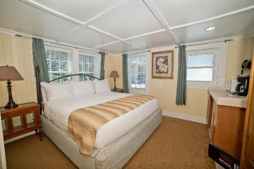 Georgianne Inn & Suites - image 26