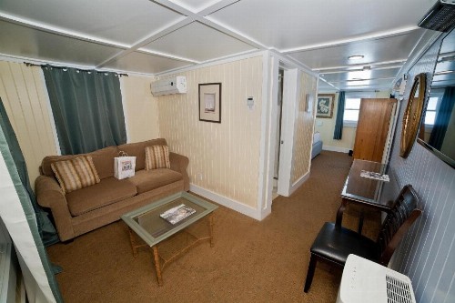 Georgianne Inn & Suites - image 27
