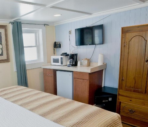 Georgianne Inn & Suites - image 29