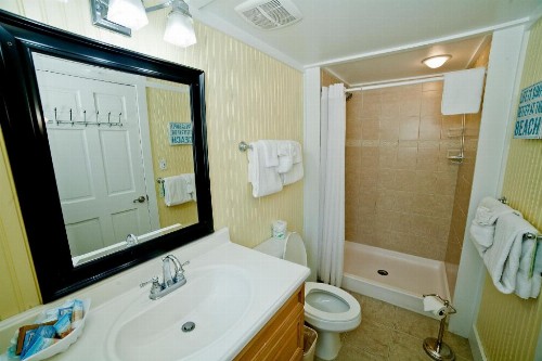 Georgianne Inn & Suites - image 45
