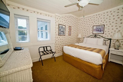 Georgianne Inn & Suites - image 47