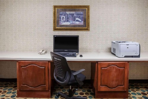 Days Inn & Suites by Wyndham Tyler - image 12