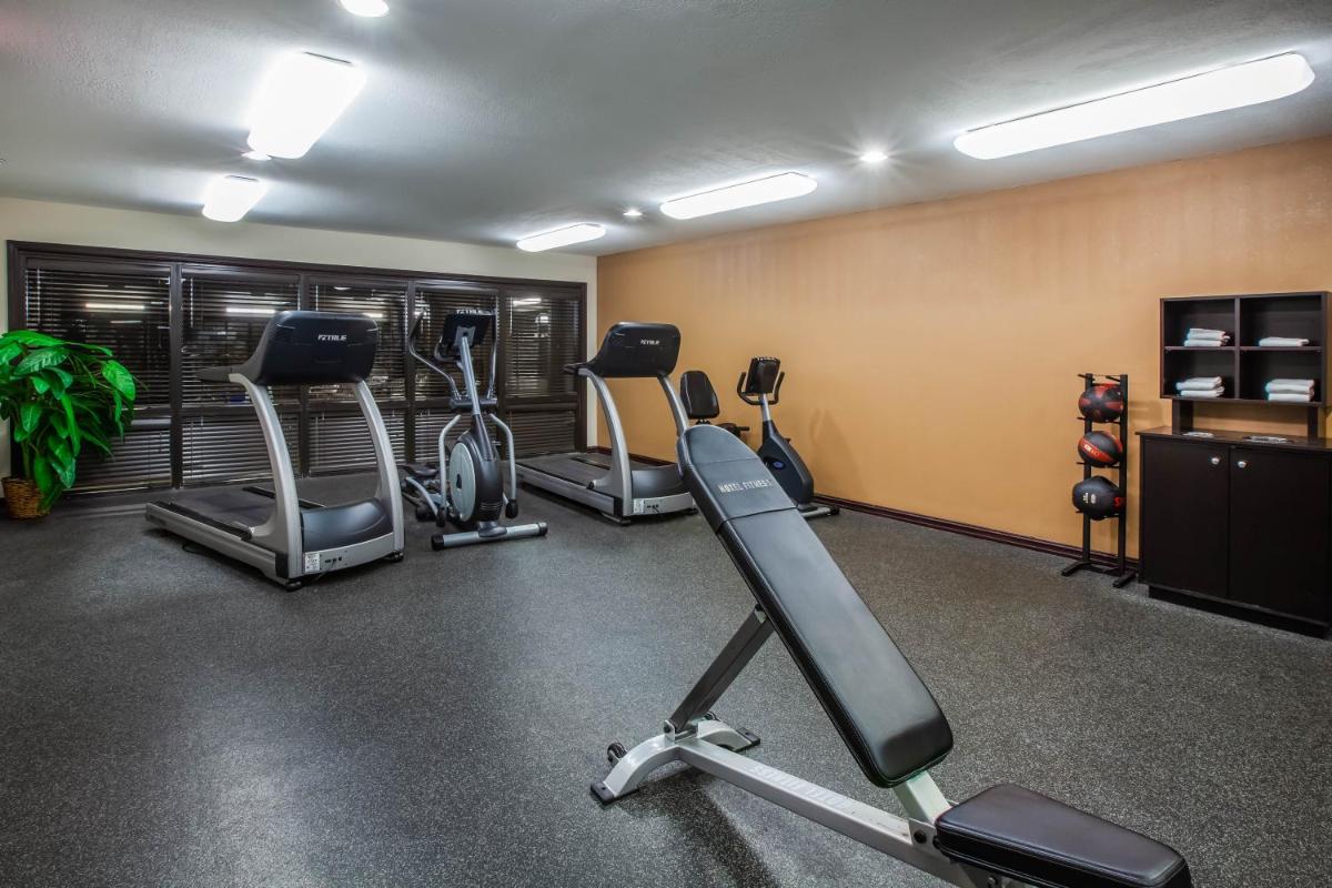 Days Inn & Suites by Wyndham Tyler - image 2