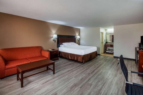 Days Inn & Suites by Wyndham Tyler - image 15