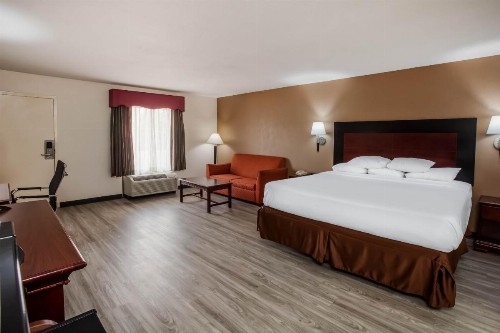 Days Inn & Suites by Wyndham Tyler - image 18