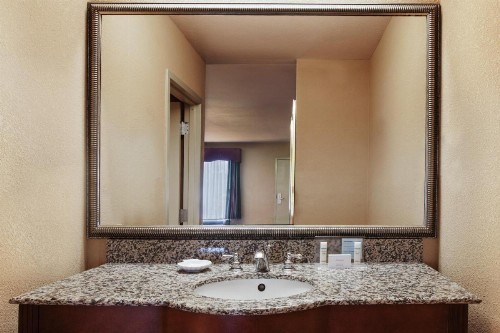 Days Inn & Suites by Wyndham Tyler - image 23