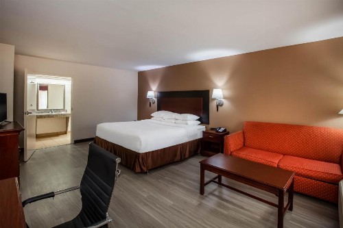 Days Inn & Suites by Wyndham Tyler - image 3