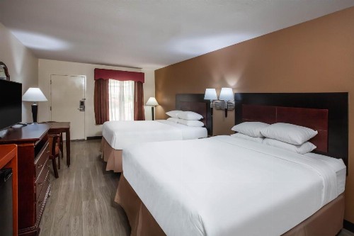 Days Inn & Suites by Wyndham Tyler - image 25