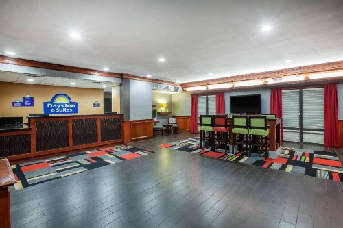 Days Inn & Suites by Wyndham Tyler - image 26