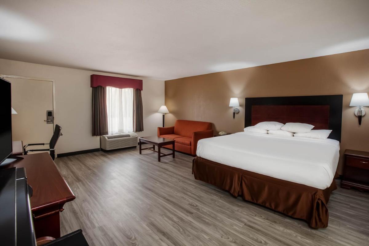 Days Inn & Suites by Wyndham Tyler - image 4