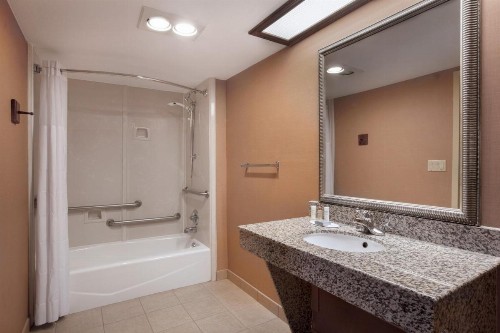 Days Inn & Suites by Wyndham Tyler - image 36