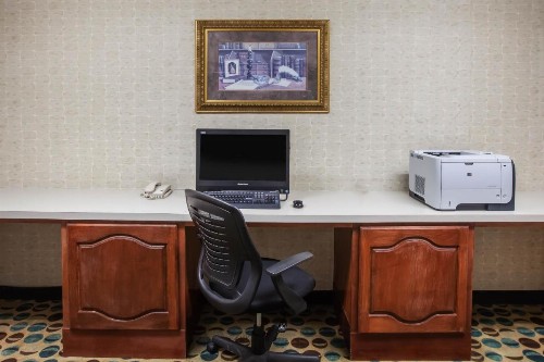 Days Inn & Suites by Wyndham Tyler - image 37