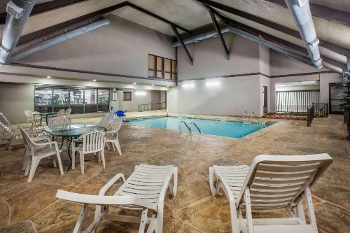 Days Inn & Suites by Wyndham Tyler - image 38
