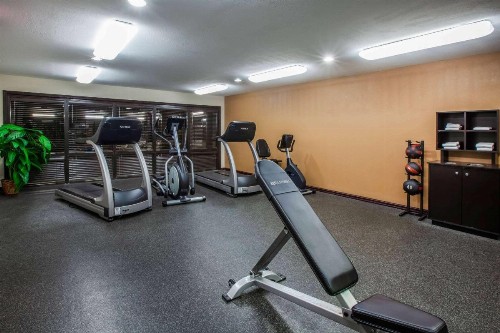 Days Inn & Suites by Wyndham Tyler - image 41