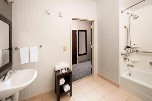 Courtyard by Marriott Tyler - image 16