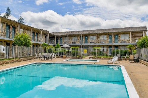OYO Hotel Tyler Lindale - image 1