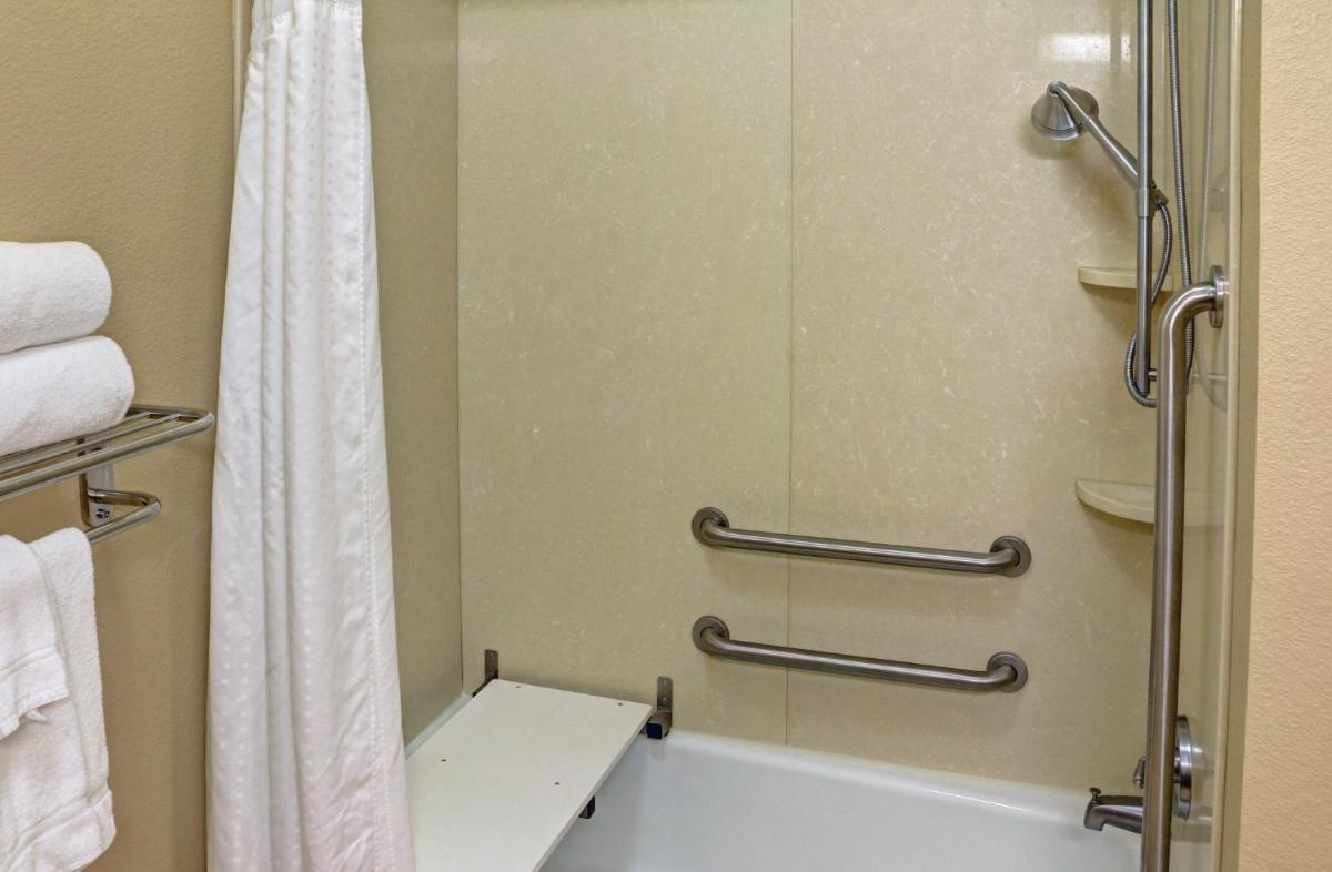Holiday Inn Express Tyler South an IHG Hotel - image 2