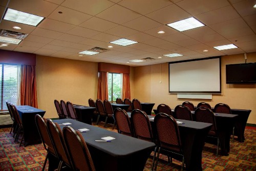Holiday Inn Express Tyler South an IHG Hotel - image 35
