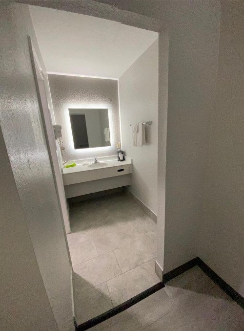 La Quinta Inn by Wyndham Tyler - image 21