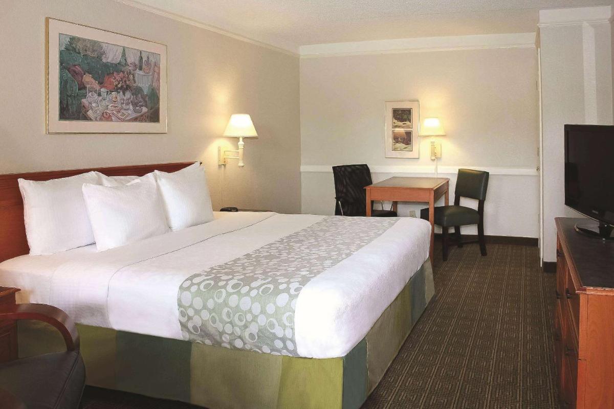 La Quinta Inn by Wyndham Tyler - image 3