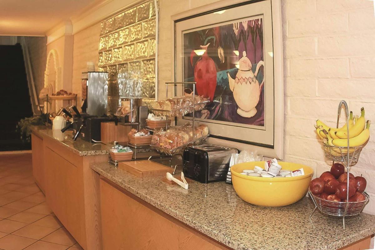 La Quinta Inn by Wyndham Tyler - image 6