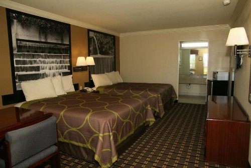 Super 8 by Wyndham Tyler TX - image 18