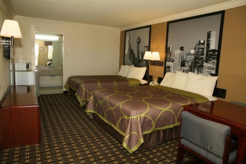 Super 8 by Wyndham Tyler TX - image 20
