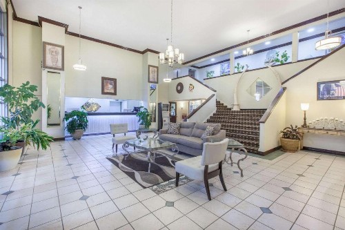 Super 8 by Wyndham Tyler TX - image 3