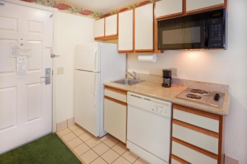 Candlewood Suites Tyler an IHG Hotel - image 33