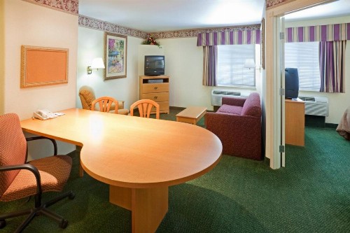 Candlewood Suites Tyler an IHG Hotel - image 36
