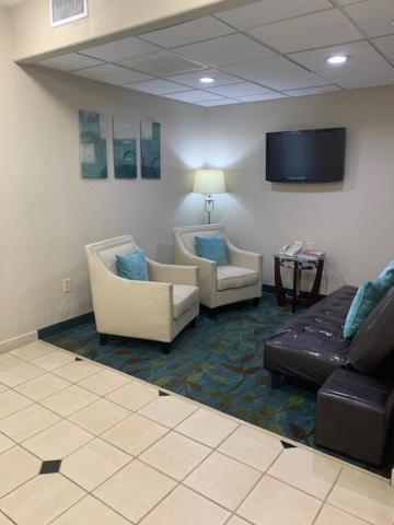 Candlewood Suites Tyler an IHG Hotel - image 4