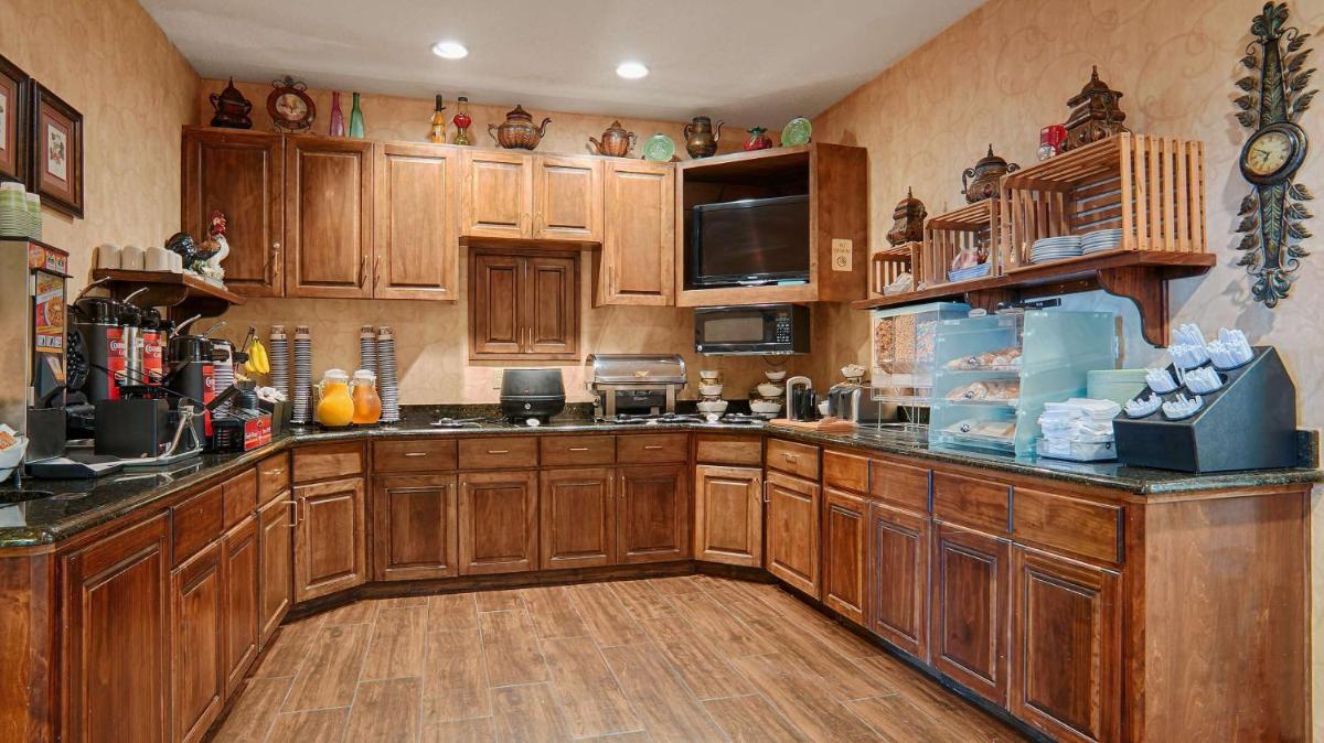 Best Western Plus Southpark Inn & Suites - image 3