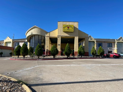 Rose City Inn & Suites - image 1