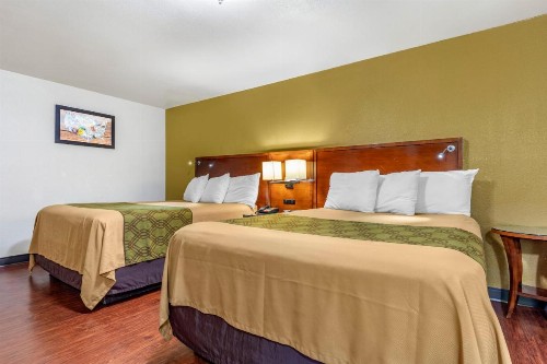 Rose City Inn & Suites - image 11