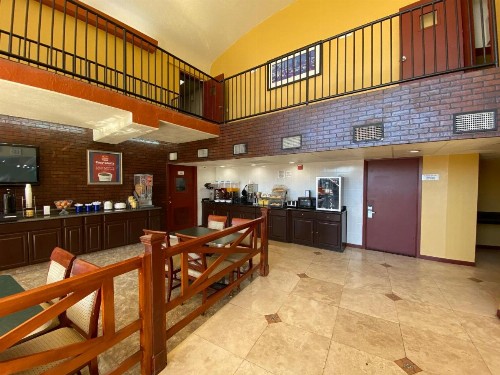 Rose City Inn & Suites - image 14