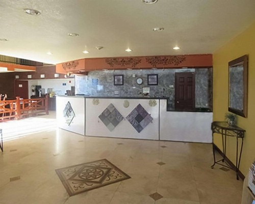 Rose City Inn & Suites - image 15