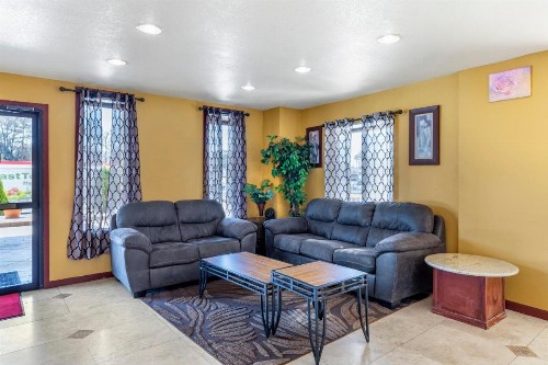 Rose City Inn & Suites - image 16