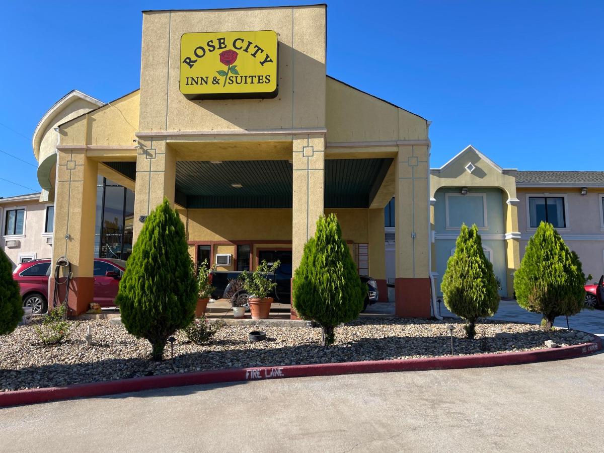 Rose City Inn & Suites - image 2