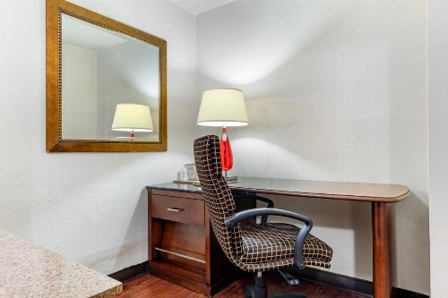 Rose City Inn & Suites - image 20