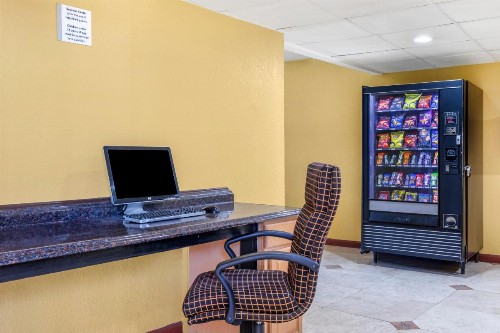 Rose City Inn & Suites - image 25