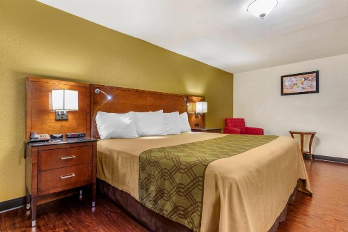Rose City Inn & Suites - image 27