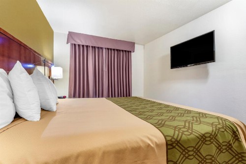 Rose City Inn & Suites - image 28