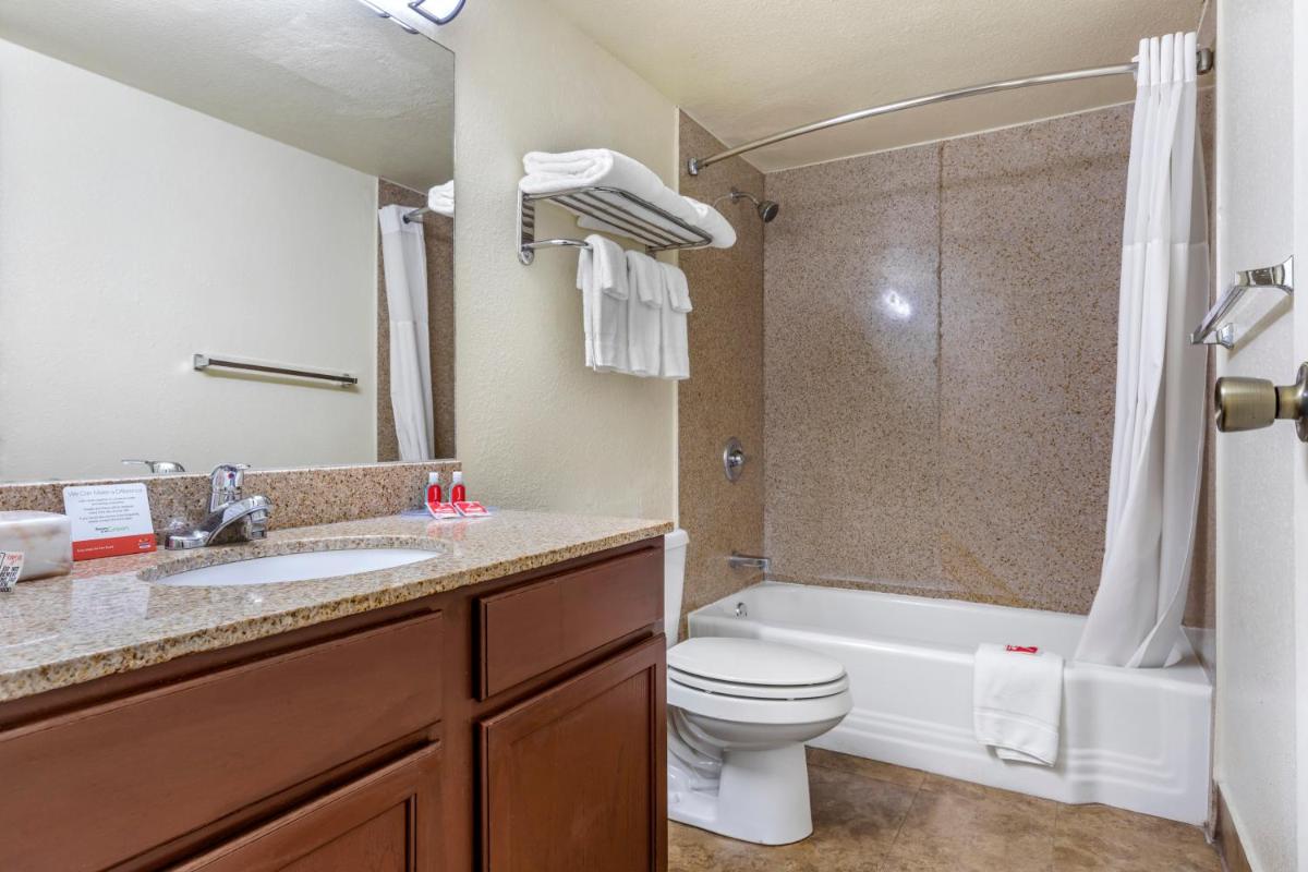 Rose City Inn & Suites - image 6