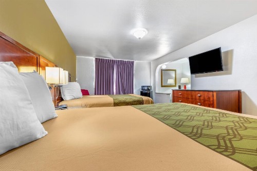 Rose City Inn & Suites - image 8