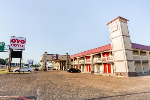 OYO Hotel Tyler Northwest Mineola Hwy - image 1