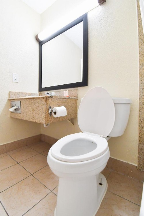 OYO Hotel Tyler Northwest Mineola Hwy - image 33