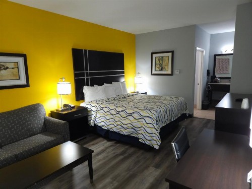 Executive Inn and Suites Tyler - image 1
