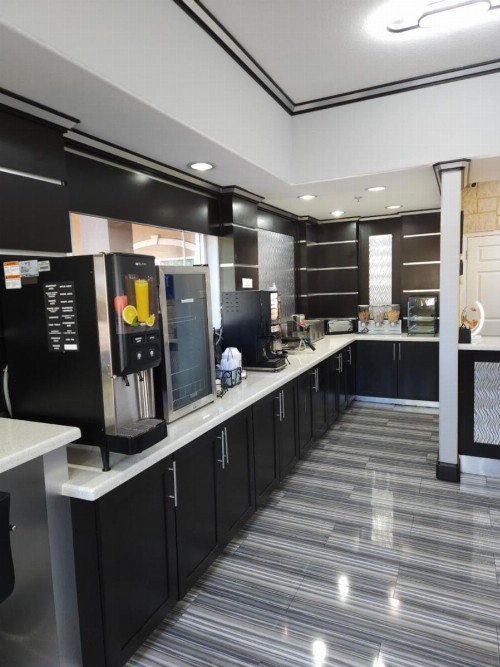 Executive Inn and Suites Tyler - image 3